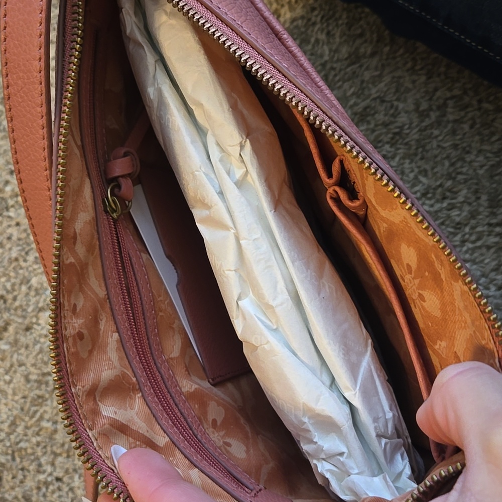 Lucky Crossbody - Picture 2 of 3